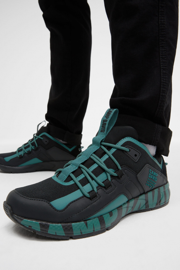 Urban Running Sneaker mit Logo Design