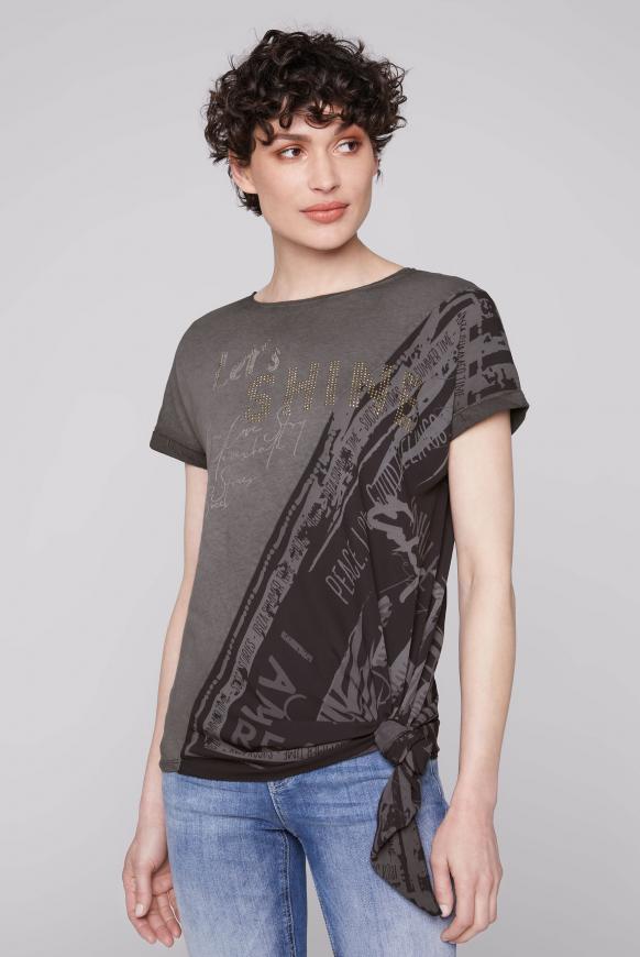 Asymmetrisches T-Shirt zum Knoten