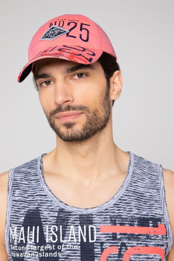 Base Cap mit Label Prints und Patch