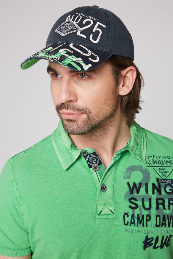 Base Cap mit Label Prints und Patch