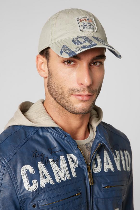 Base Cap mit Used Look und Artwork