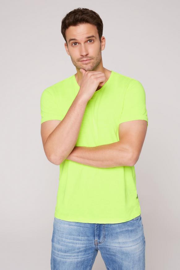 Basic T-Shirt mit V-Neck und Used-Optik
