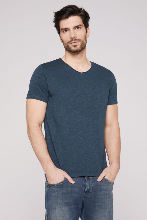Basic T-Shirt mit V-Neck und Used-Optik