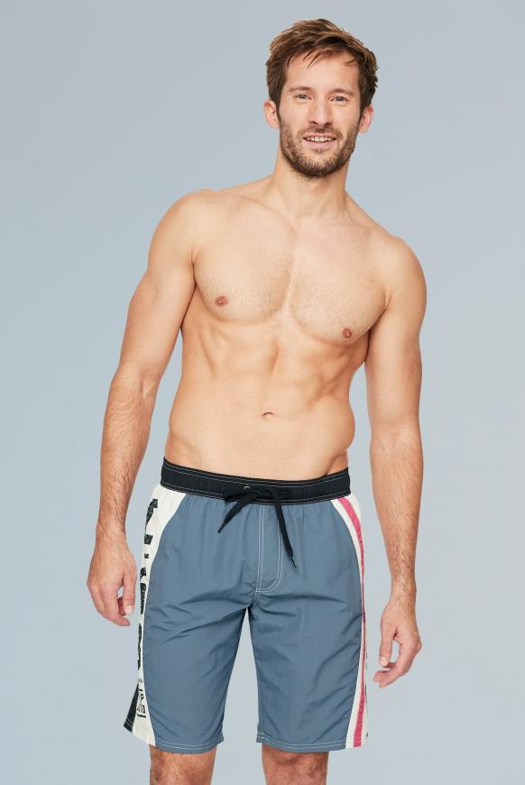 Beachshorts mit Colour-Design und Print