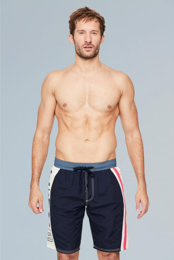 Beachshorts mit Colour-Design und Print