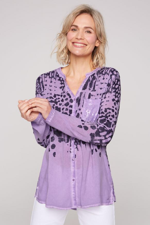 Bluse mit All Over Print und Pailletten-Tasche