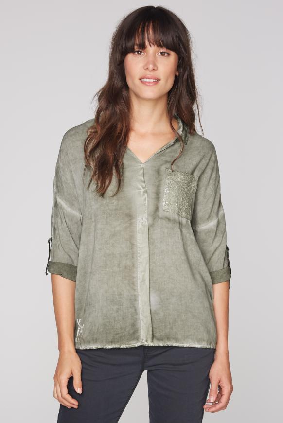 Bluse Oil Dyed mit Tapes und Paillettentasche