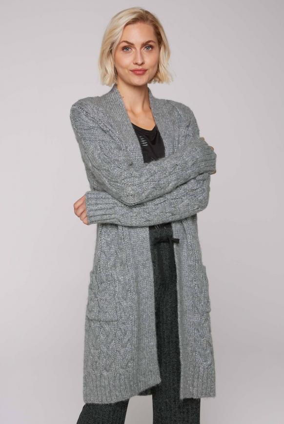 Cardigan aus Glitzergarn mit Zopfmuster