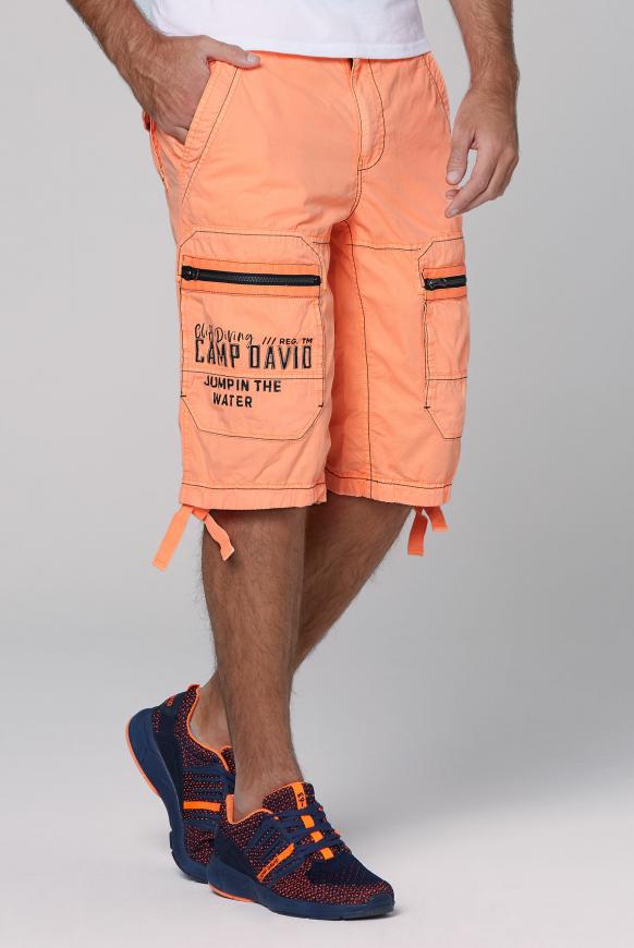 Cargo Bermuda mit Zippertaschen und Artworks