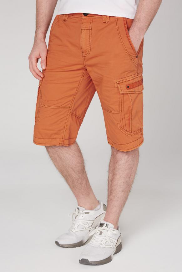 Cargo Shorts mit kleinen Label-Applikationen