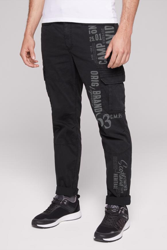 Cargohose mit auffälligen Logo Prints black
