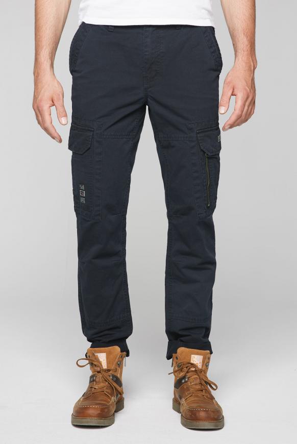 Cargohose mit Beintaschen und Label Patches