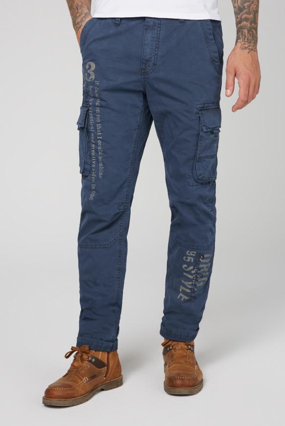 Cargohose mit vielen Used Prints