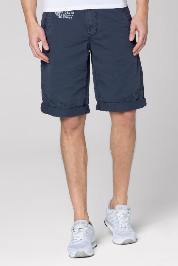 Chino Shorts mit Back Print