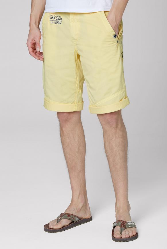 Chino Shorts mit Back Print