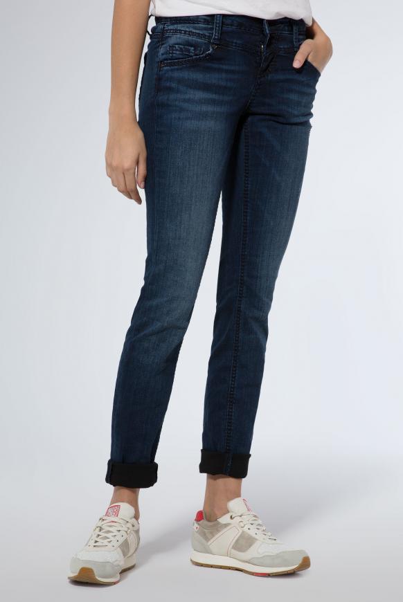 Destroyed Denim KA:RA mit dunkler Waschung