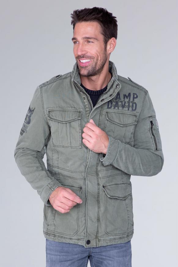 Fieldjacket mit Label-Applikationen