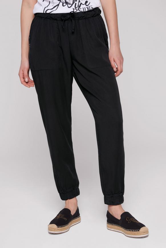 Fließende Hose im Jogger-Stil
