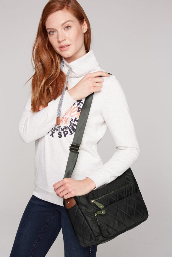 Gesteppte Beuteltasche mit Kunstleder-Details