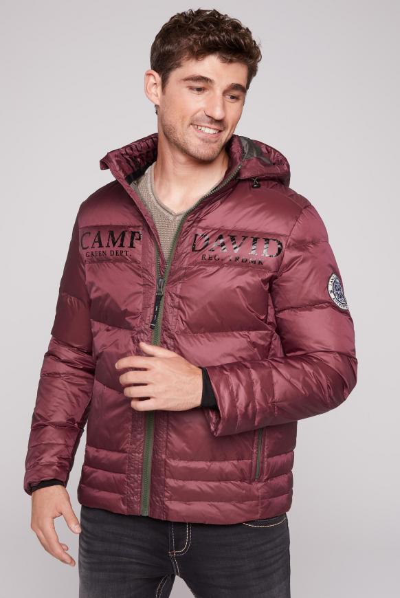 Glänzende Daunenjacke mit Rücken-Artwork