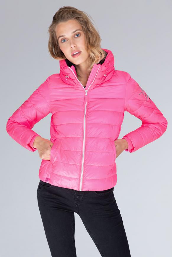 Glänzende Steppjacke mit Doppelkragen