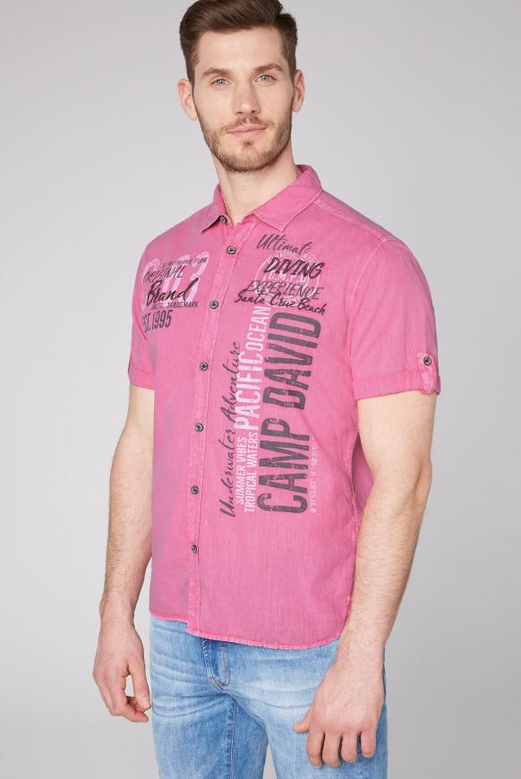 Hemd mit Artworks und Used-Waschung new pink