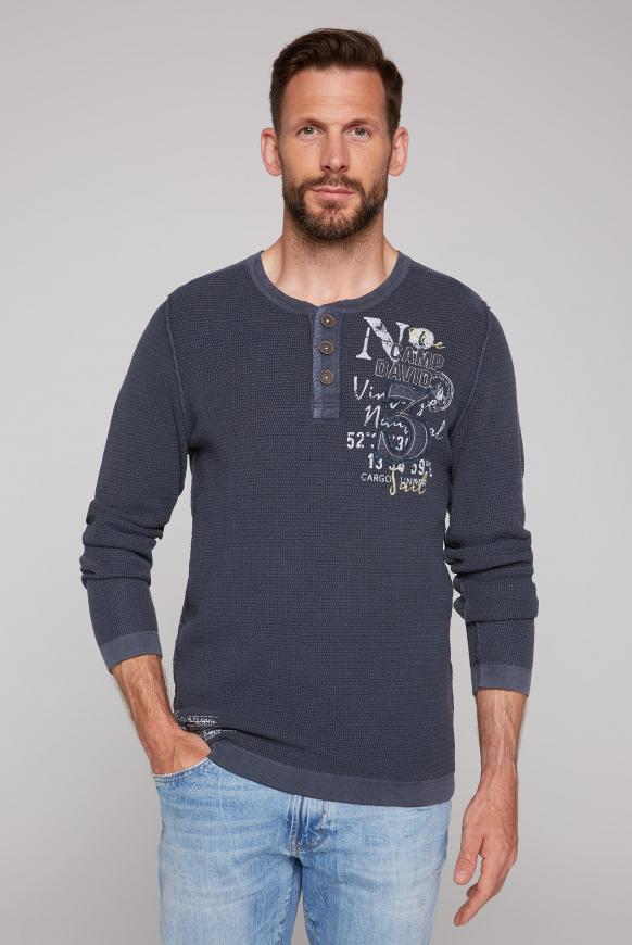 Henley-Pullover mit Used-Optik und Artworks