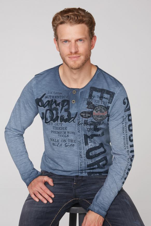 Henley-Shirt mit Artworks und Used-Färbung