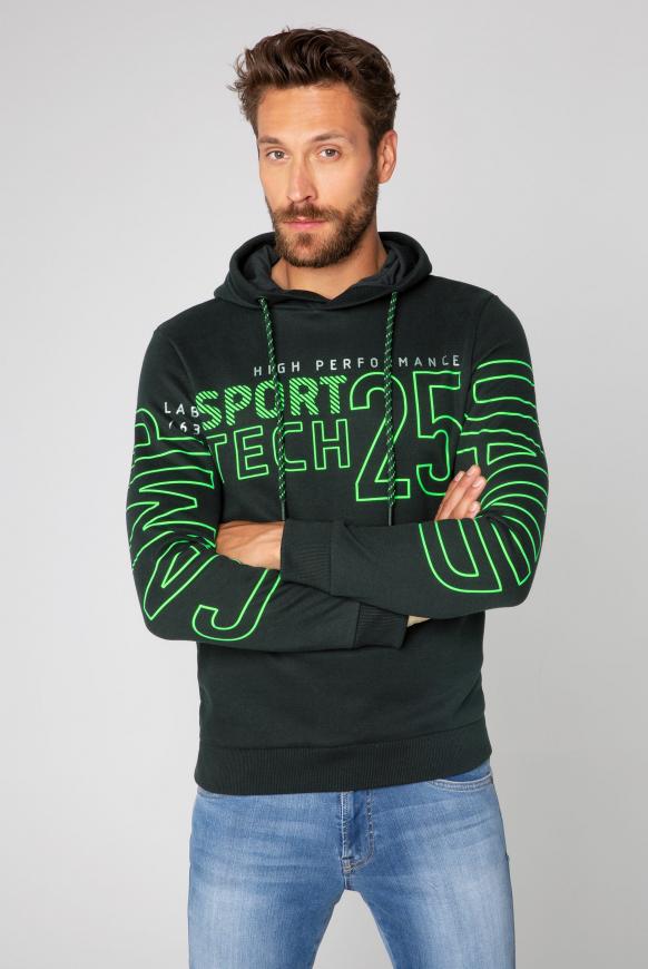 Hoodie mit großem Logo Design