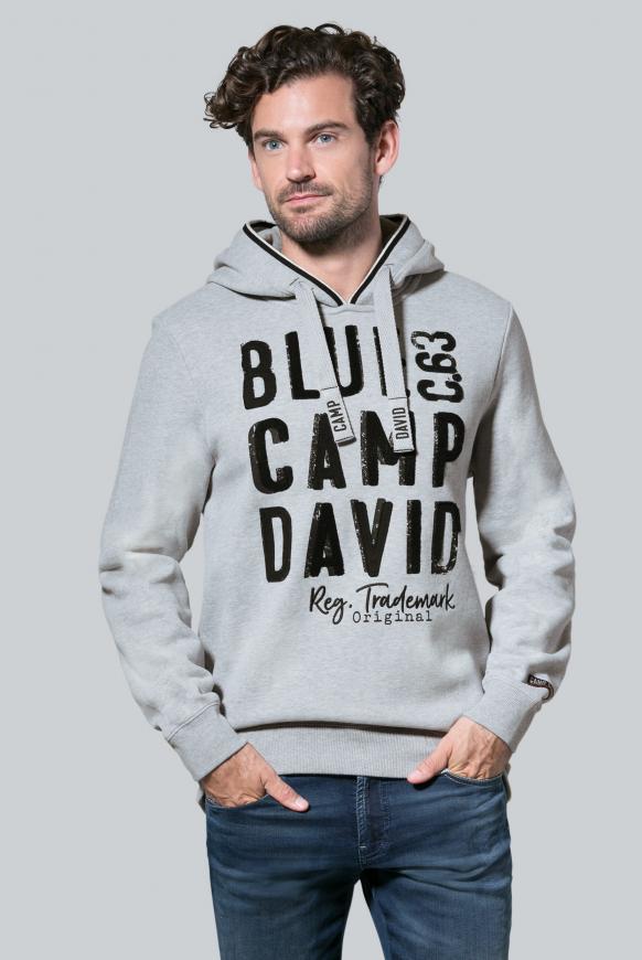 Hoodie mit großen Label-Applikationen