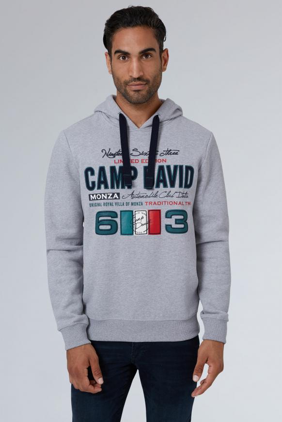 Hoodie mit großen Label-Applikationen