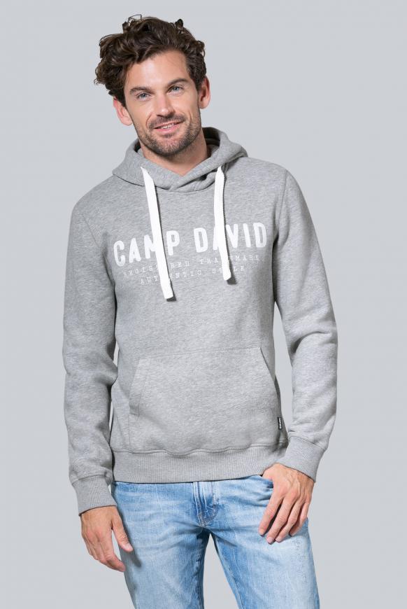 Hoodie mit großer Logo-Stickerei