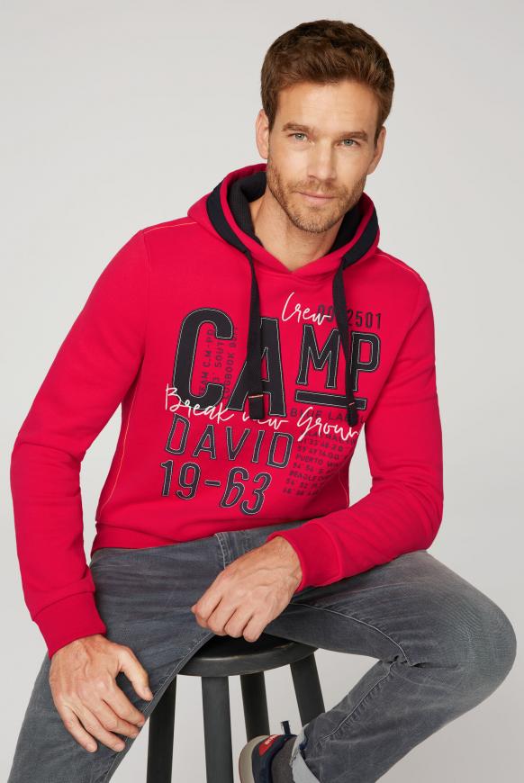 Hoodie mit plakativen Label-Applikationen