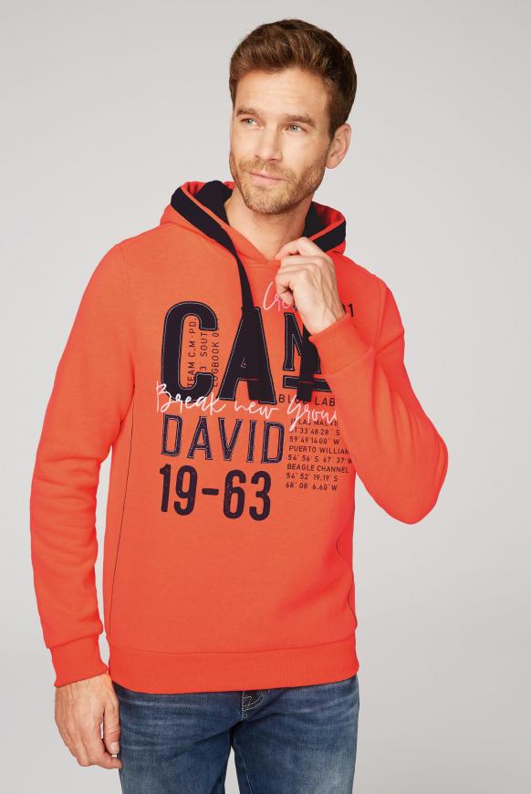 Hoodie mit plakativen Label-Applikationen