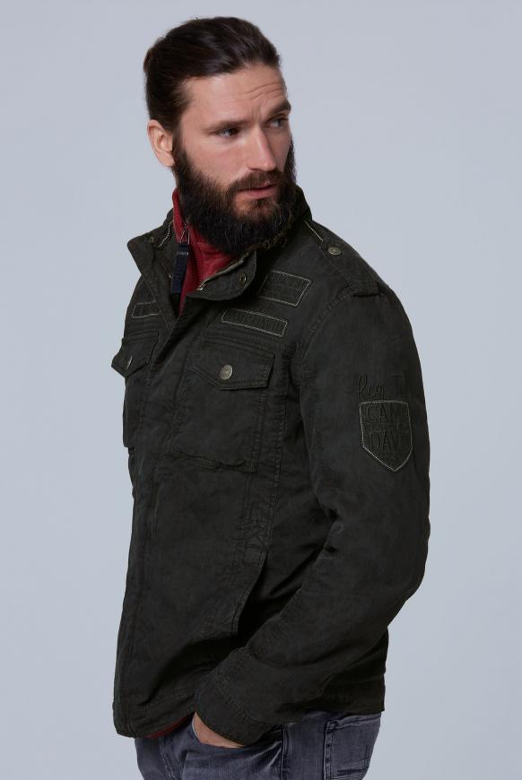 Jacke mit großem Artwork auf dem Rücken
