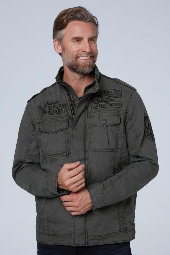 Jacke mit großem Artwork auf dem Rücken