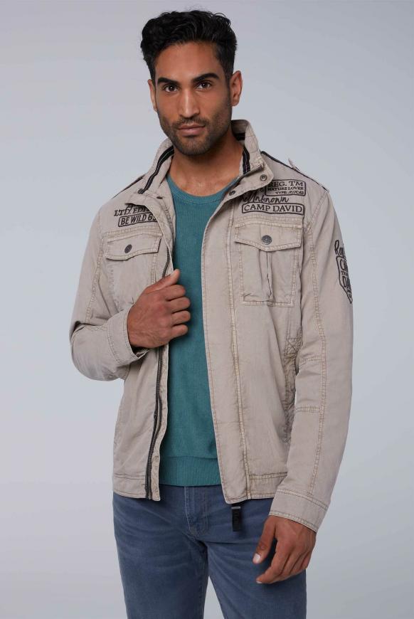 Jacke mit großem Artwork auf dem Rücken