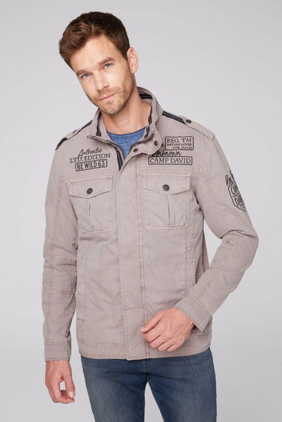 Jacke mit großem Artwork auf dem Rücken