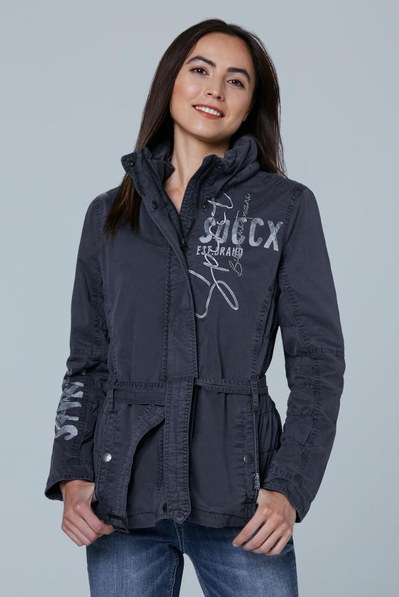 Jacke mit Kapuze und Taillengürtel