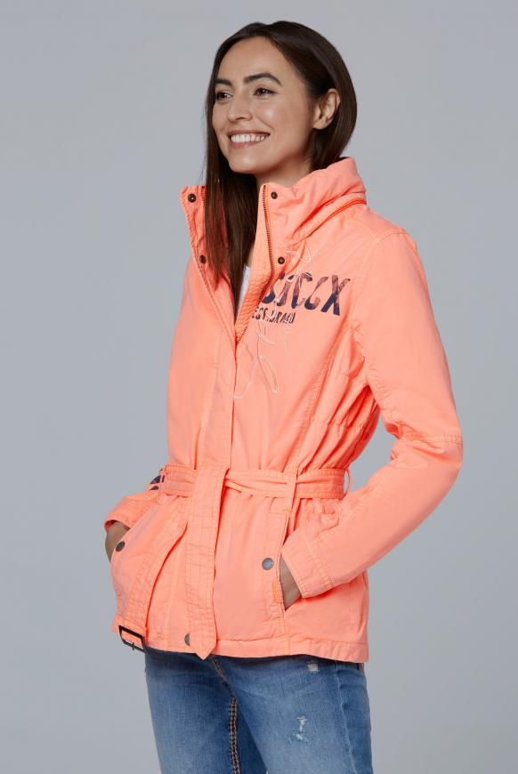 Jacke mit Kapuze und Taillengürtel