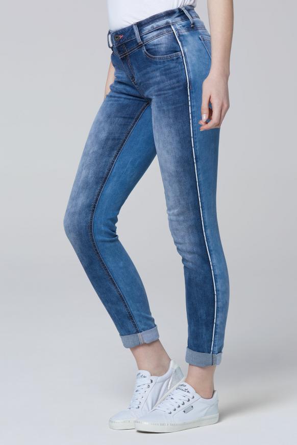 Jeans CH:EA im Materialmix mit Piping