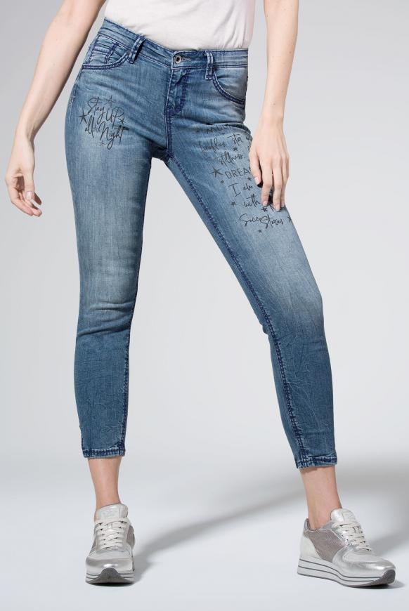 Jeans MI:RA mit coolen Wordings