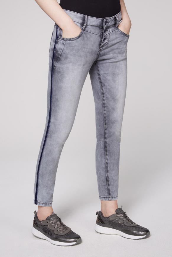 Jeans MI:RA mit Knopfleiste und Seitentape