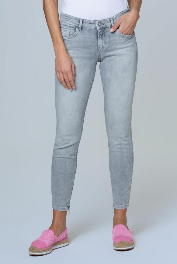 Jeans MI:RA mit Used-Optik und Back Prints