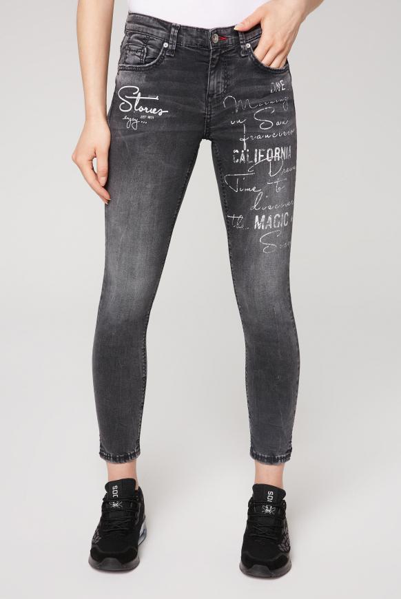 Jeans MI:RA mit Used Wording Prints