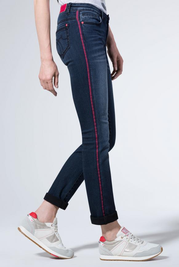 Jeans mit Moustache-Effekten und Seitentape RO:MY