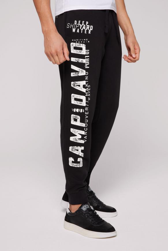 Jogginghose mit Logo Print im Used Look