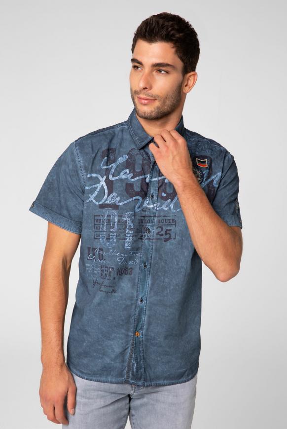 Kurzarmhemd mit Used Look und Label Print