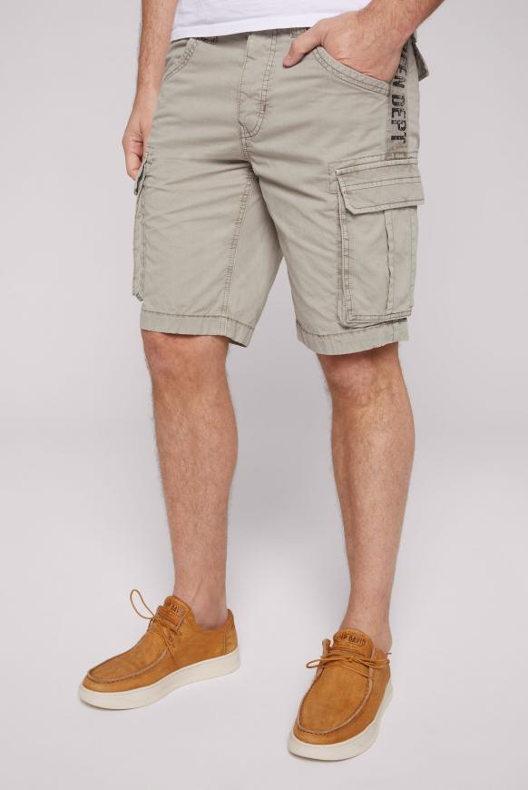 Kurze Cargo Shorts mit Seitentapes