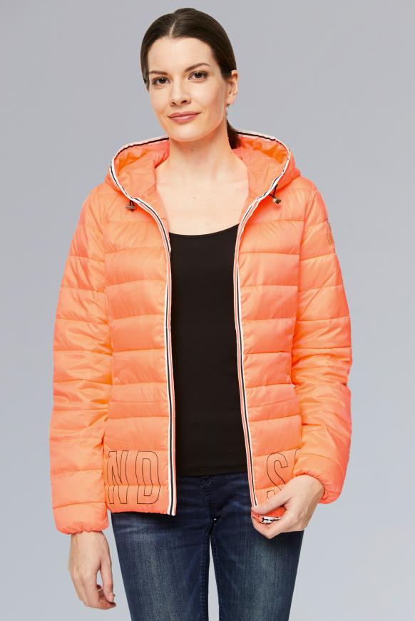 Kurze Steppjacke mit Kapuze und Tape
